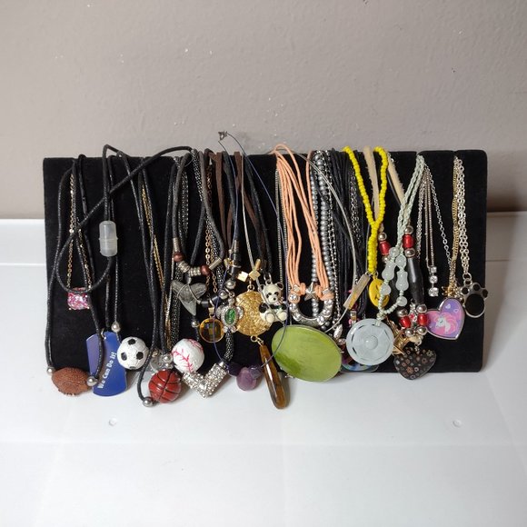 Lot Of Over 30 Pendant Necklaces. As Is. - Picture 1 of 16